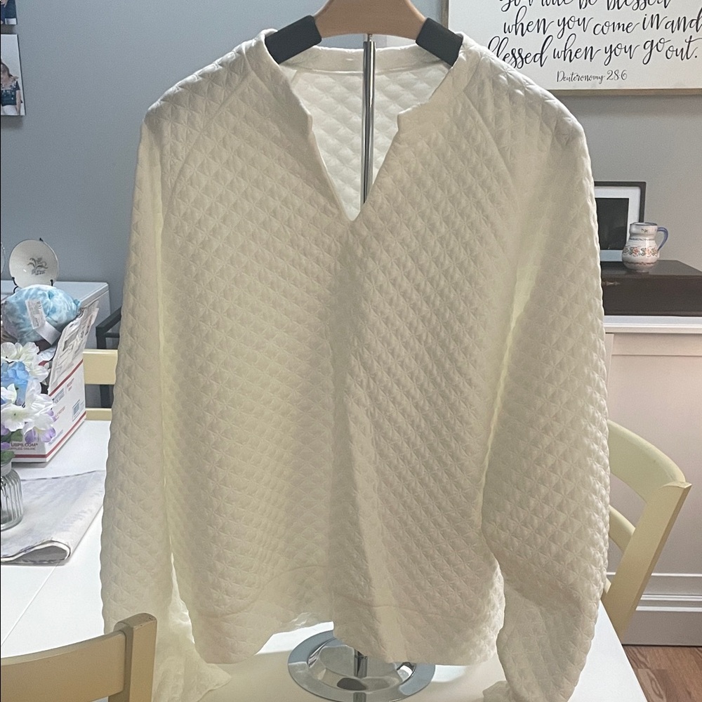 Summer Sale Markdown Gently Loved💜 Women Quilted Sweatshirt